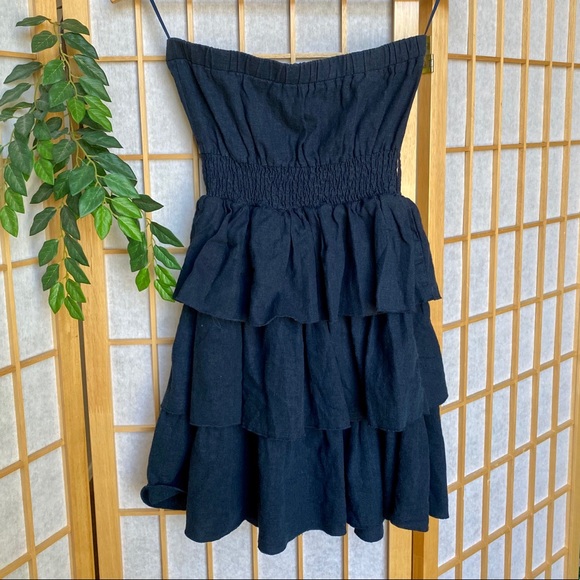 🏙SOLD - NAVY RUFFLE LITTLE DRESS - Picture 2 of 3